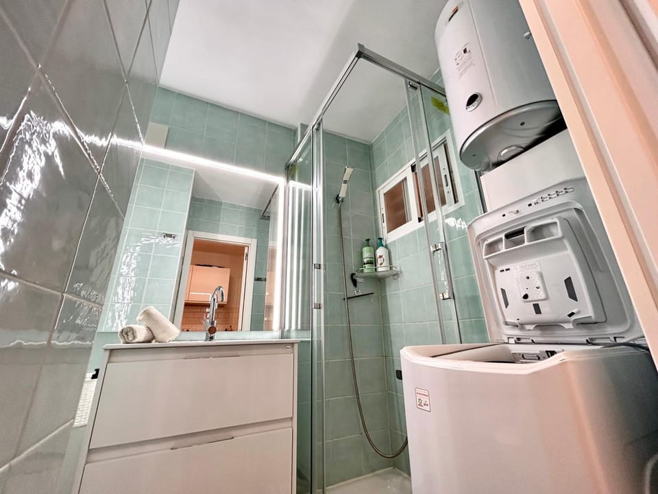 Shower, Bathroom, washing machine