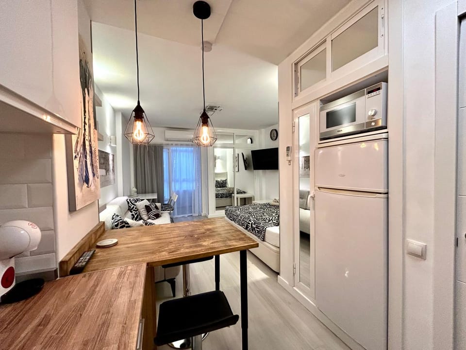 Bed, Kitchen or kitchenette, Living room