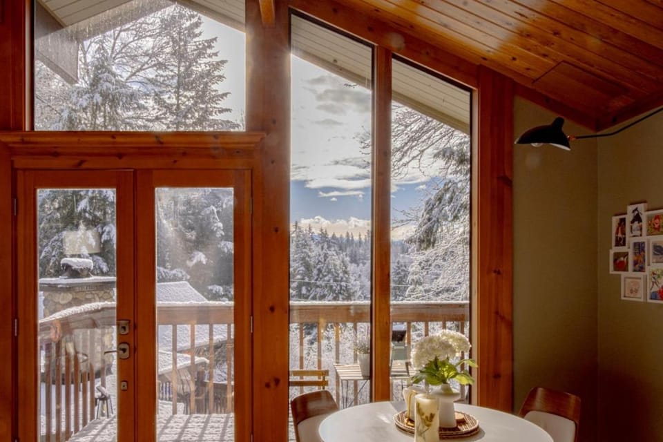 Rainier View Lodge - Seattle & Mountain Escape 2BR House in King County