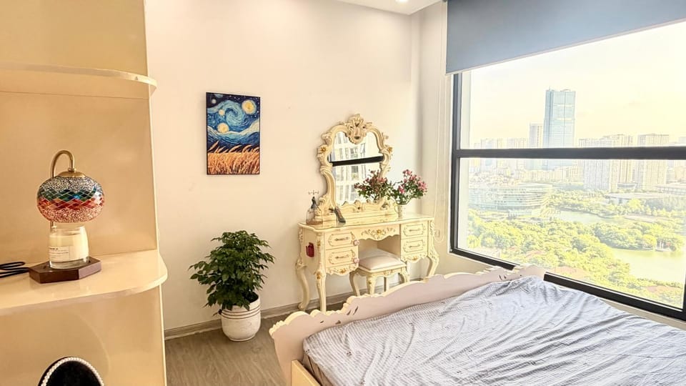 Starry night apt view Marriot hotel in Vinhomes Greenbay Apartment in Laos