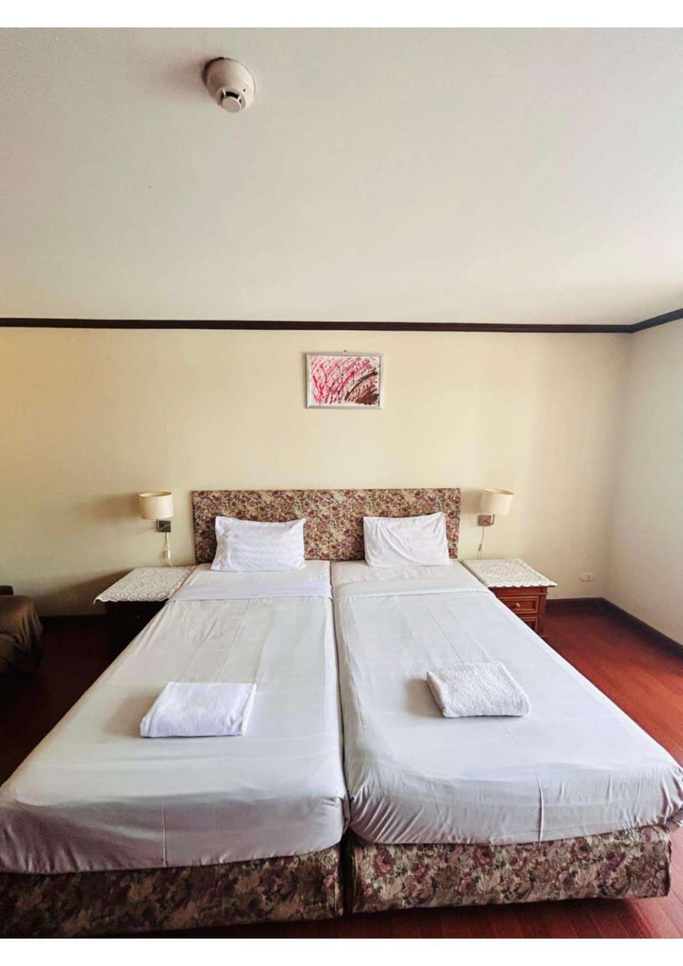 Bed, towels