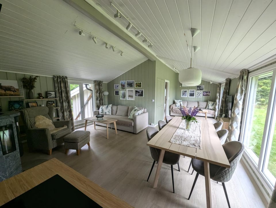Modern cabin by Lake Lyseren with large private grounds Cabin in Viken, Norway