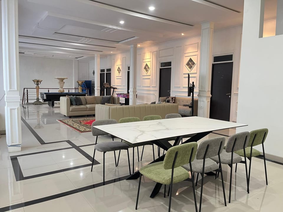 Communal lounge/ TV room