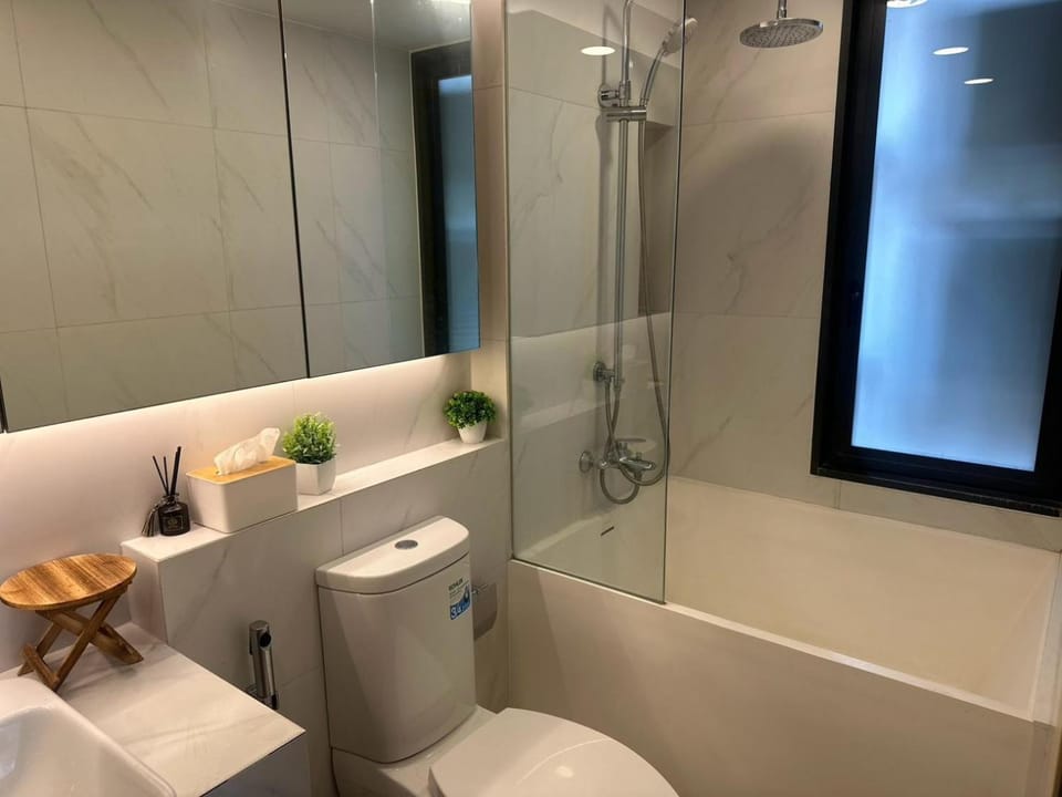 Shower, Toilet, Bathroom, Bath
