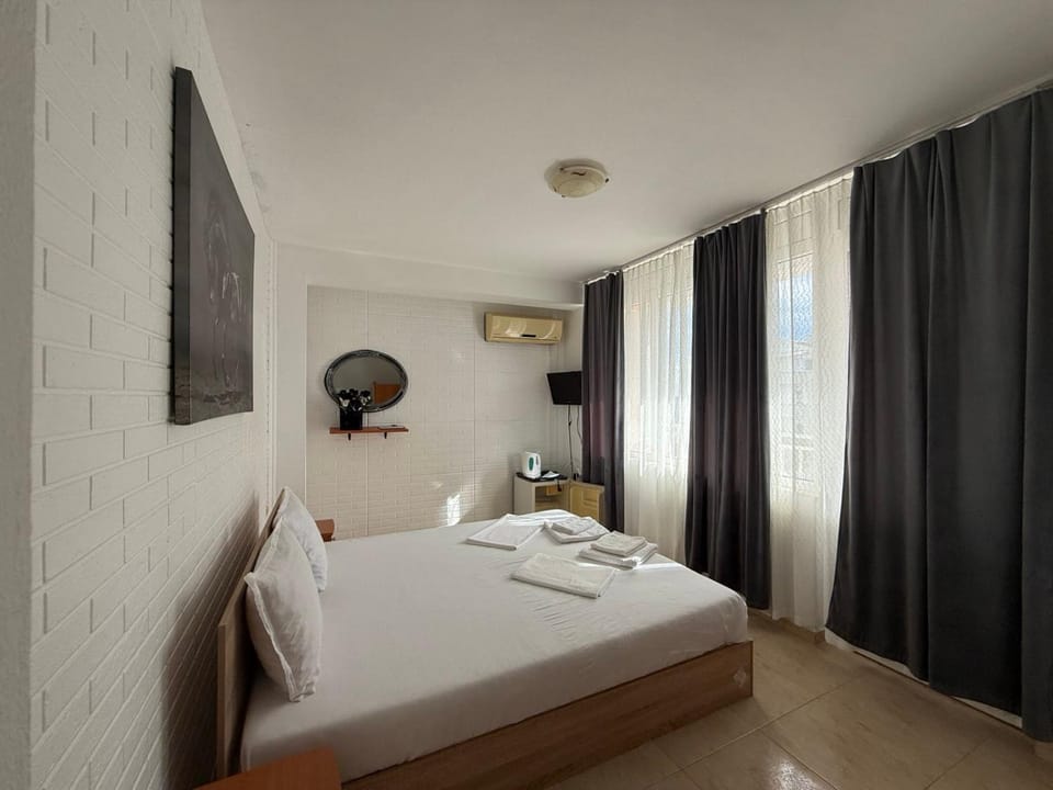 Bed, Bathroom, TV and multimedia, Coffee/tea facilities, towels, air conditioner