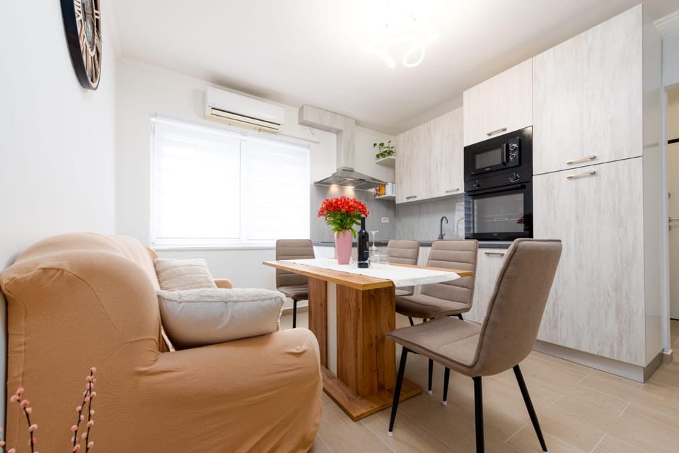 Apartment Any - 3 Bedrooms, Free Wifi, Old Town Zadar Apartment in Zadar