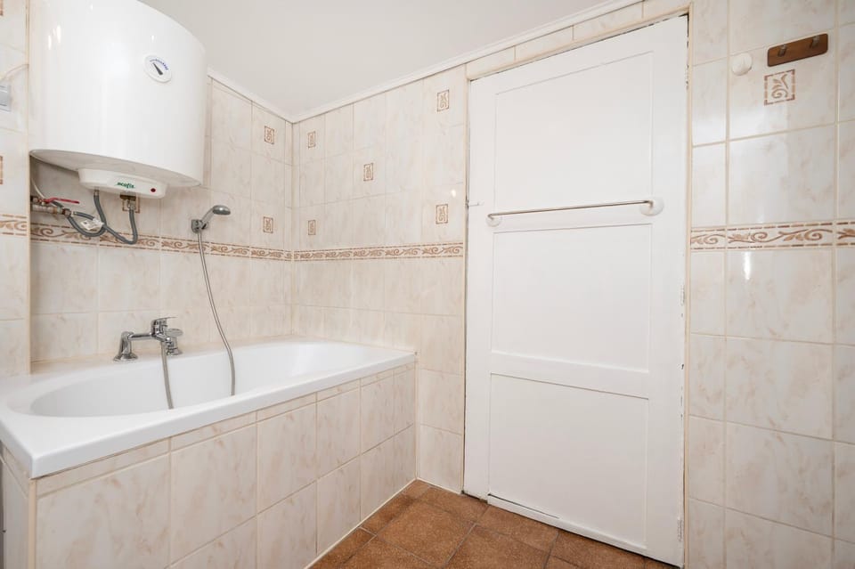 Bathroom, Bath