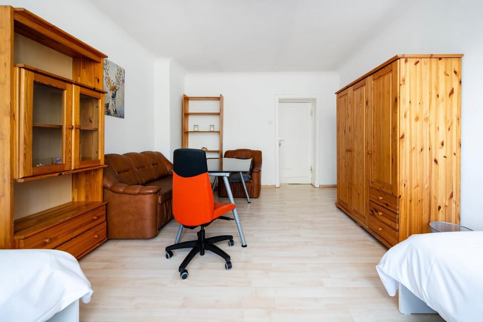 Bed, Photo of the whole room, Seating area, Bedroom