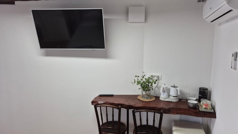 TV and multimedia, air conditioner