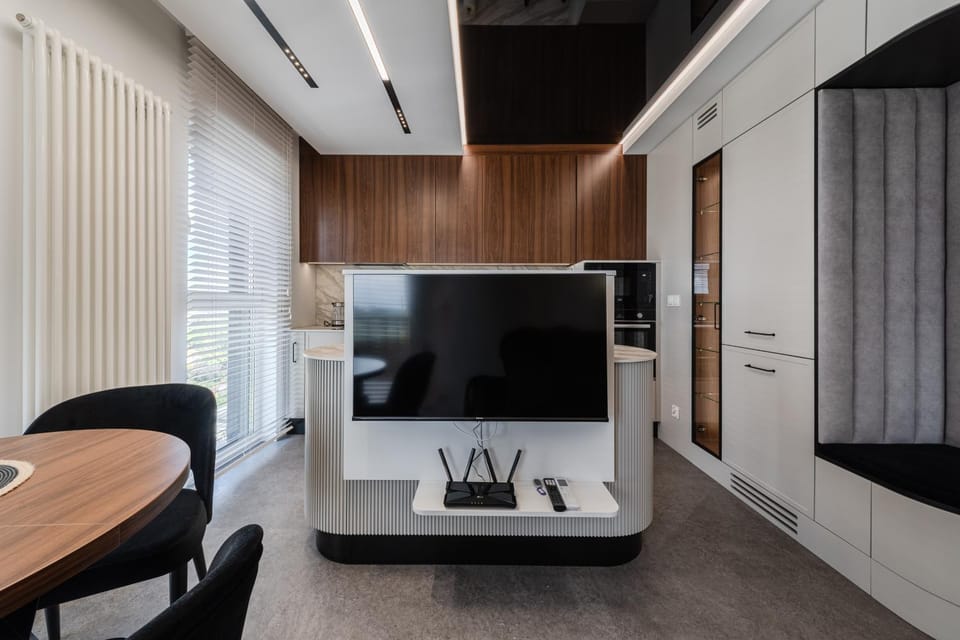 TV and multimedia, Living room, Photo of the whole room, Seating area, Evening entertainment