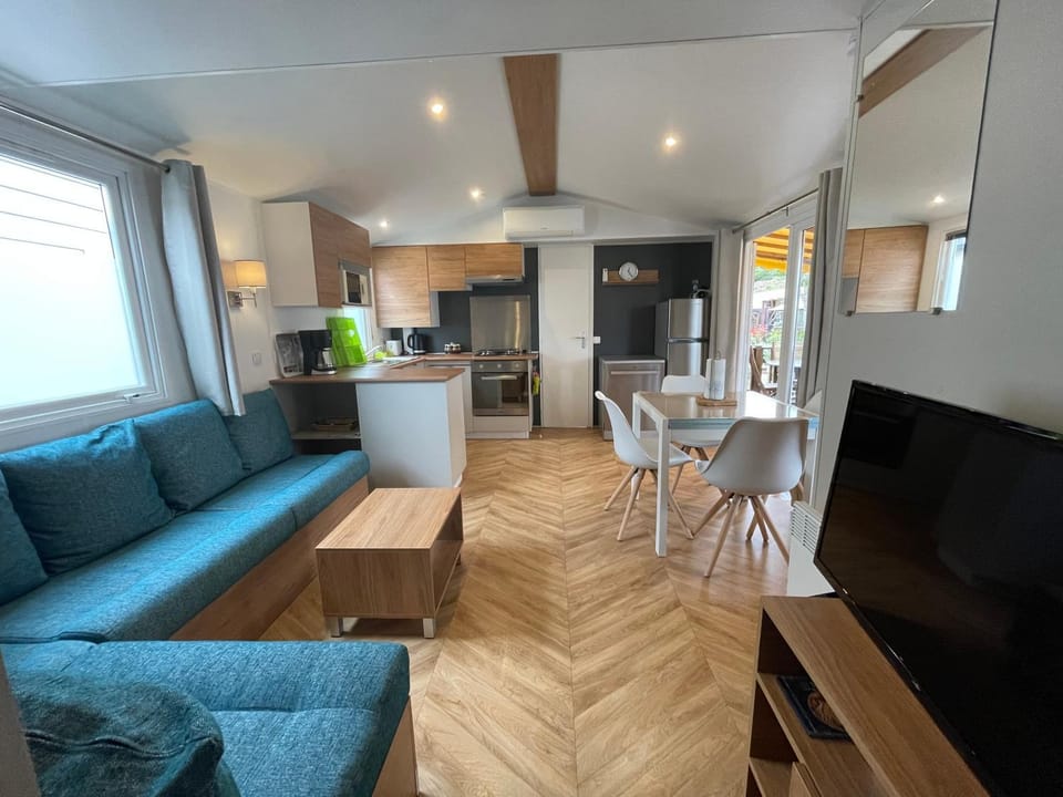 TV and multimedia, Kitchen or kitchenette, Living room