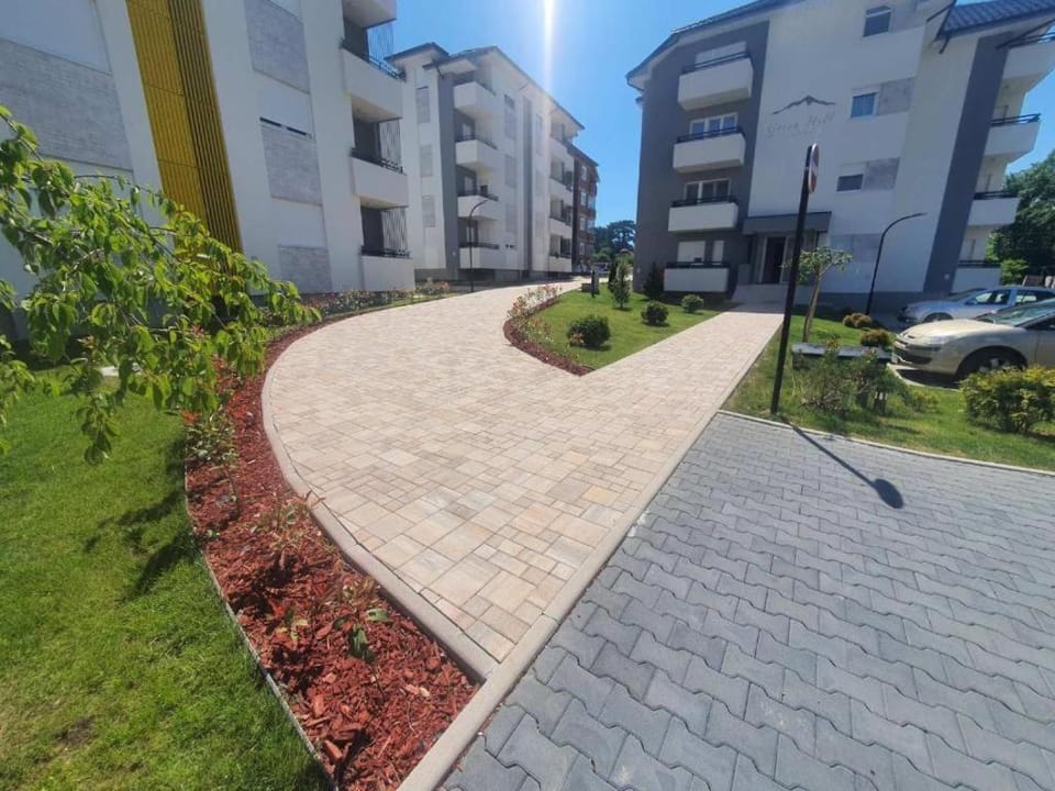 Green Hill Lux Apartments - kod Akva Parka Apartment in Serbia