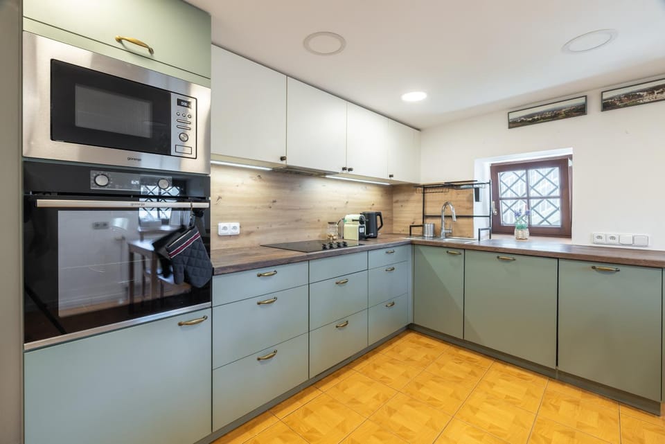 Kitchen or kitchenette, dishwasher, oven, stove