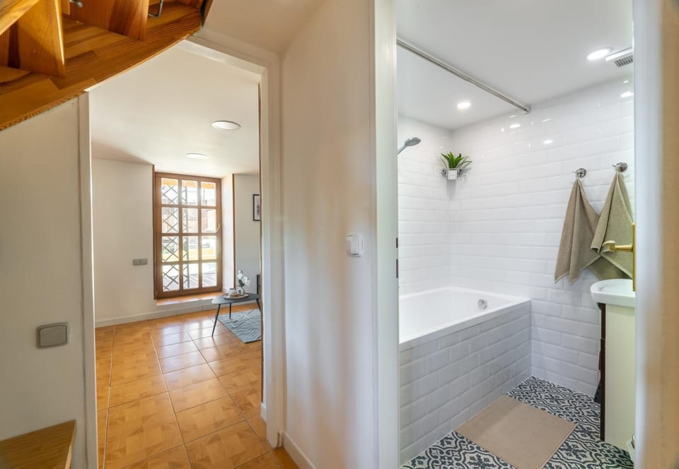 Bathroom, Dining area, Bath, towels