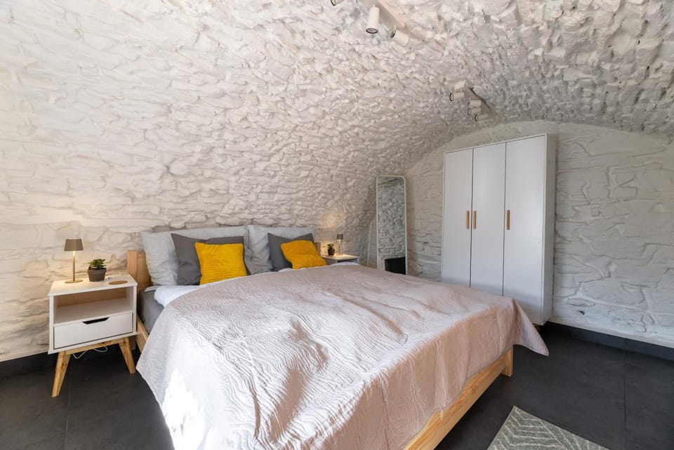 Bed, Bedroom, wardrobe