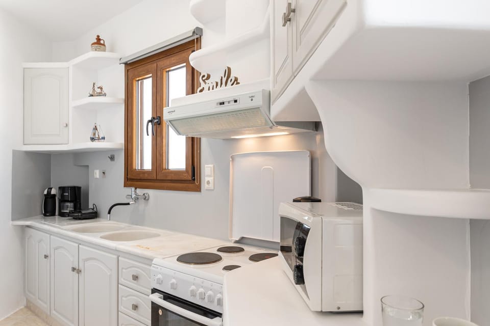 Kitchen or kitchenette, kitchen