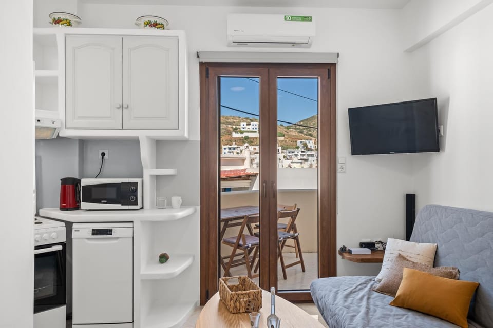 Kitchen or kitchenette, Living room, Dining area
