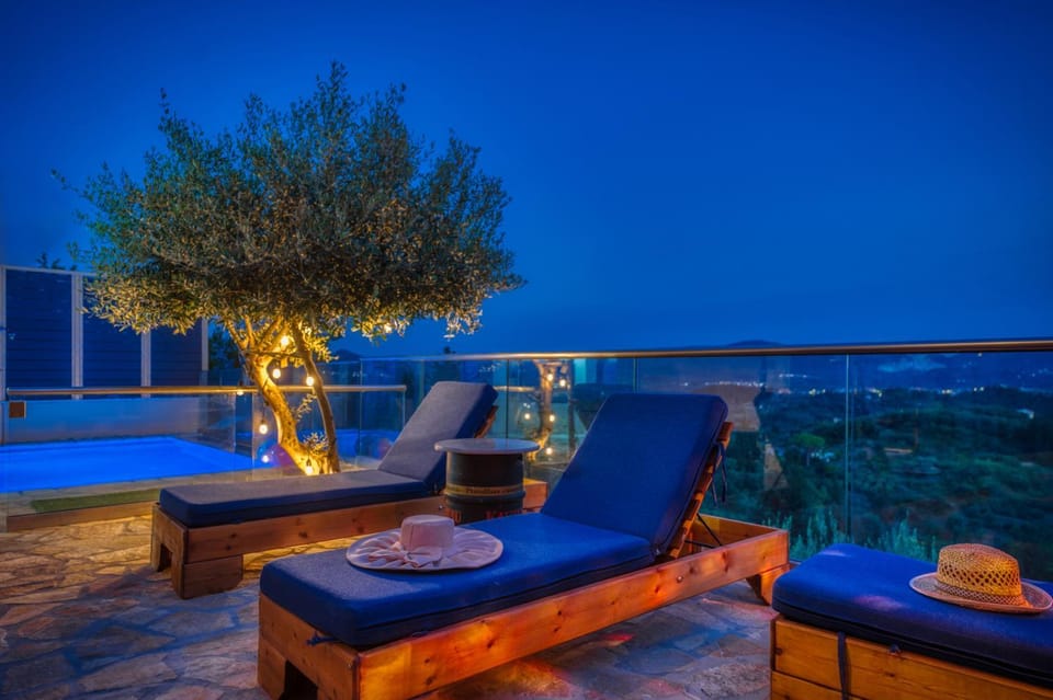 View (from property/room), Swimming pool, sunbed
