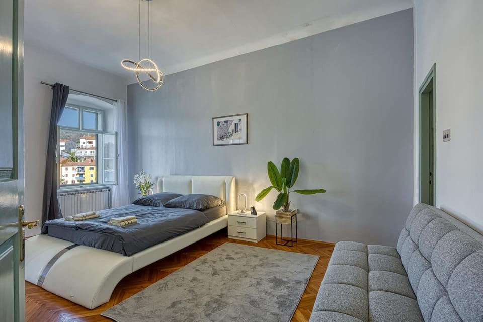 Bed, Living room, Bedroom