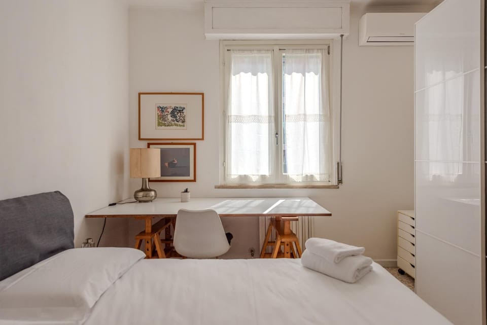 Bedroom, air conditioner