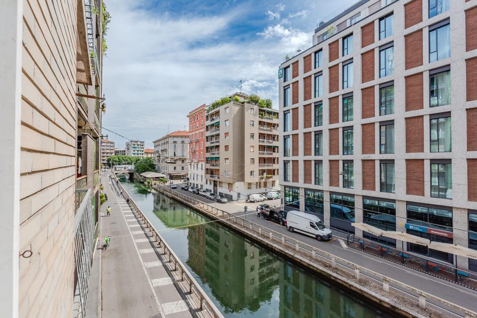 Neighbourhood, City view, Location