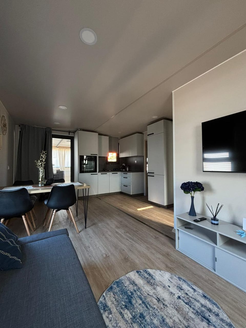 Kitchen or kitchenette, kitchen