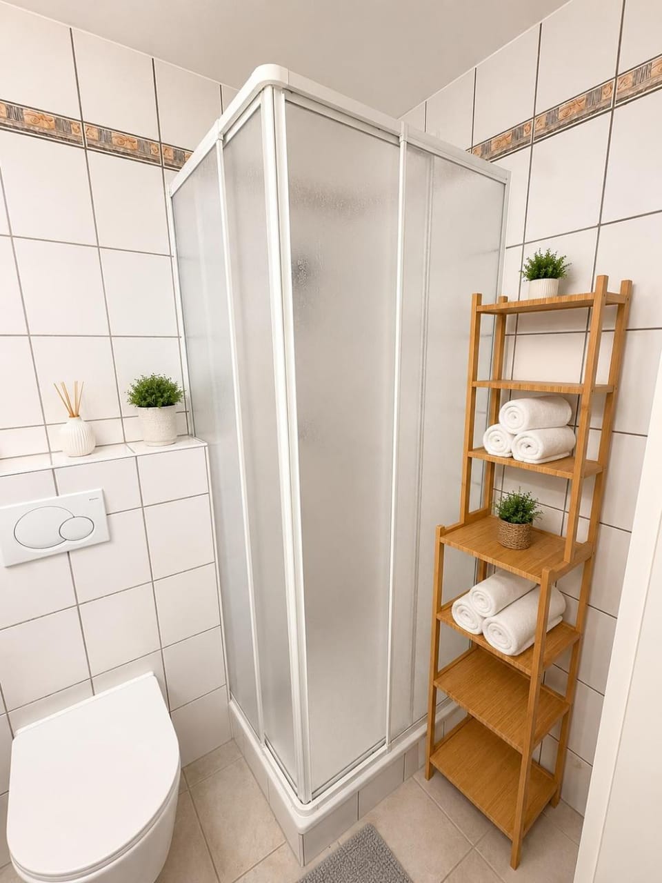 Shower, Toilet, towels, towels