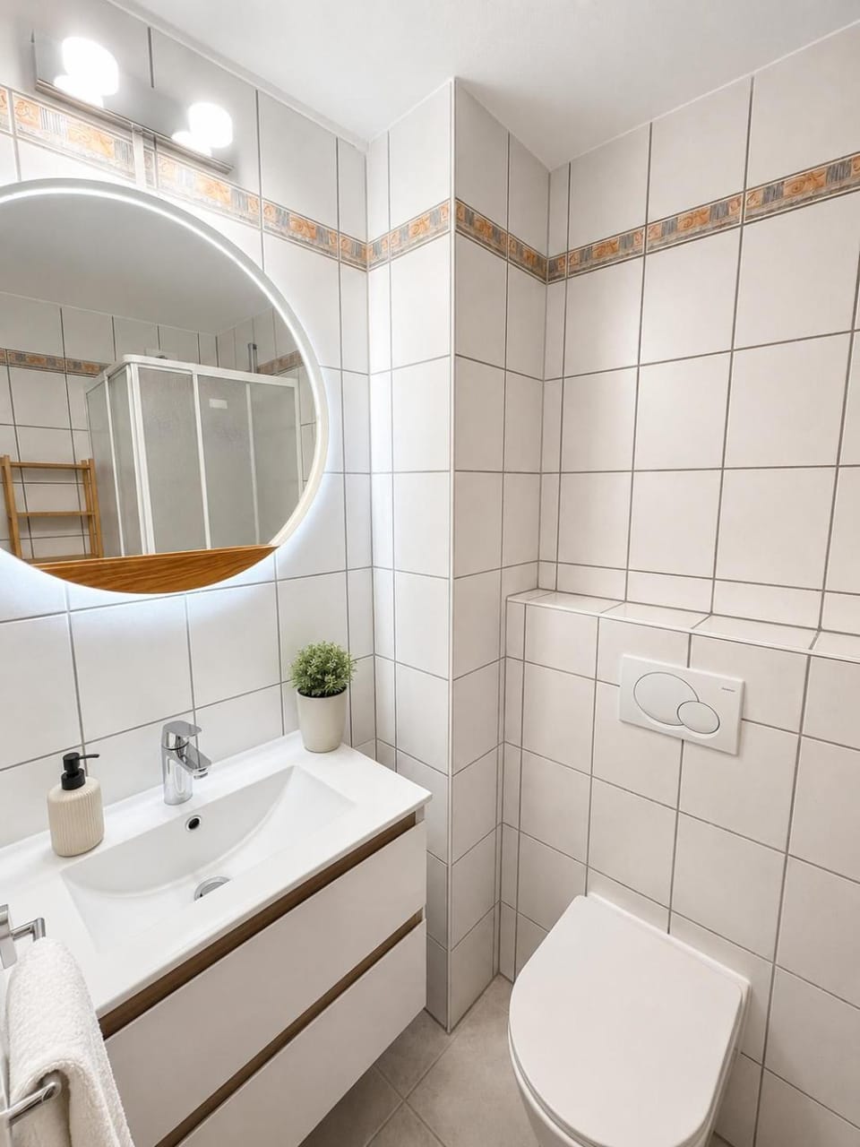 Shower, Toilet