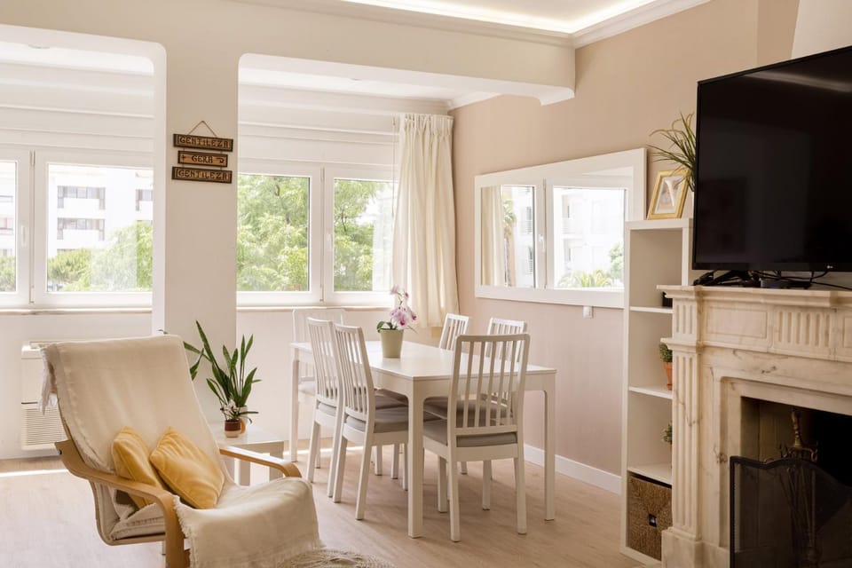 TV and multimedia, Living room, Seating area, Dining area, internet