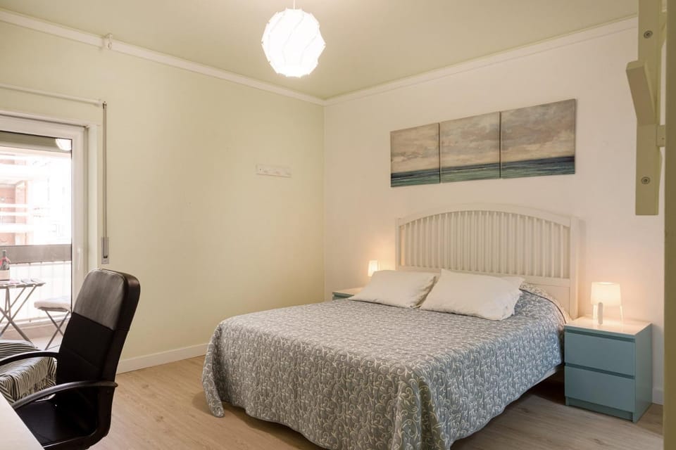 Bed, Living room, Seating area, Bedroom, wardrobe