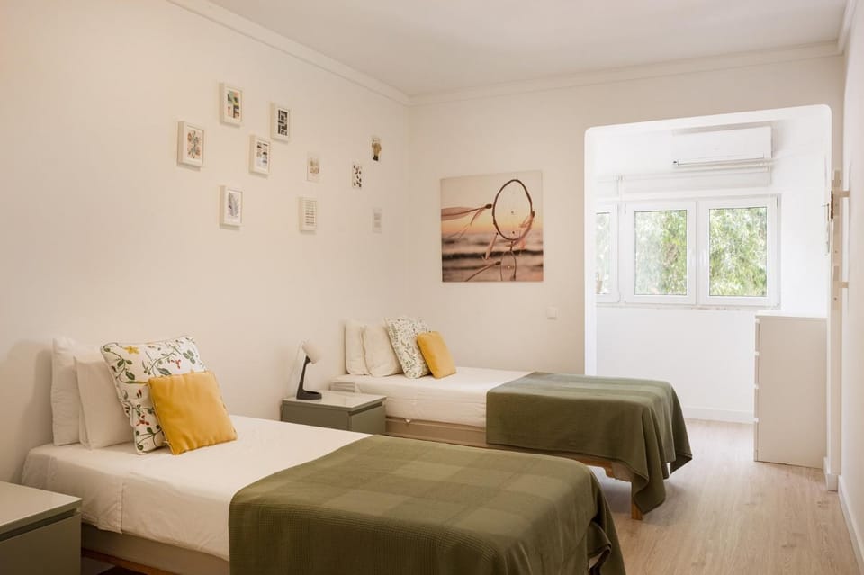 Bed, Bedroom, wardrobe, air conditioner