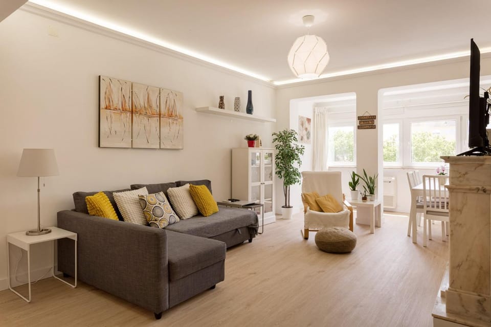 TV and multimedia, Living room, Seating area, Dining area, heating, internet