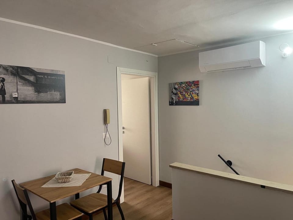 kitchen, air conditioner