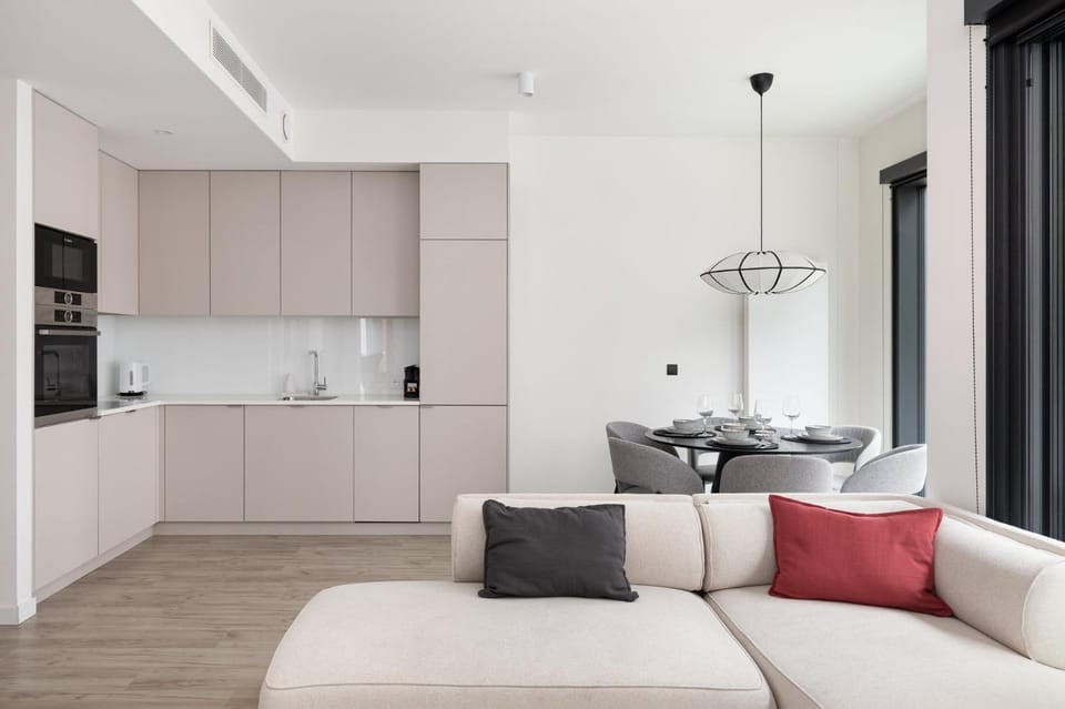 2-Bedroom Specious Apartment with Gym near Metro Rondo Daszyńskiego Apartment in Warsaw