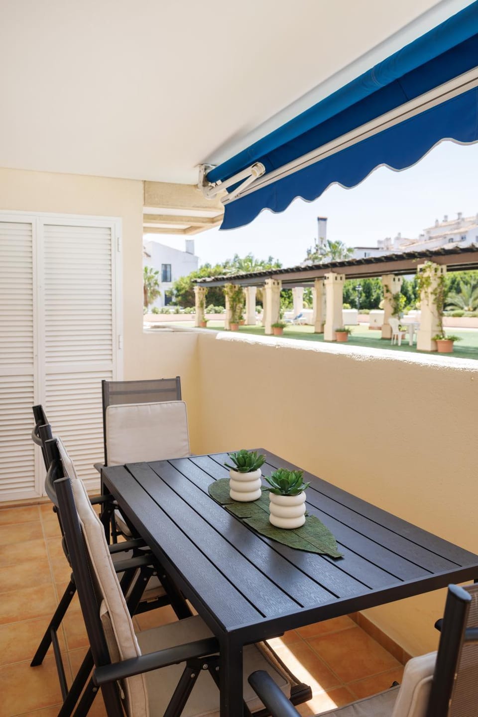 Patio, Day, Solarium, View (from property/room), Balcony/Terrace, Dining area, Garden view, Pool view