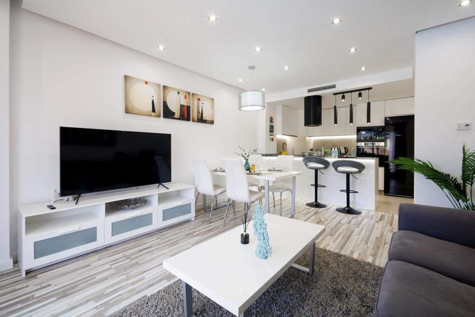 Communal lounge/ TV room, TV and multimedia, Kitchen or kitchenette, Living room, Dining area