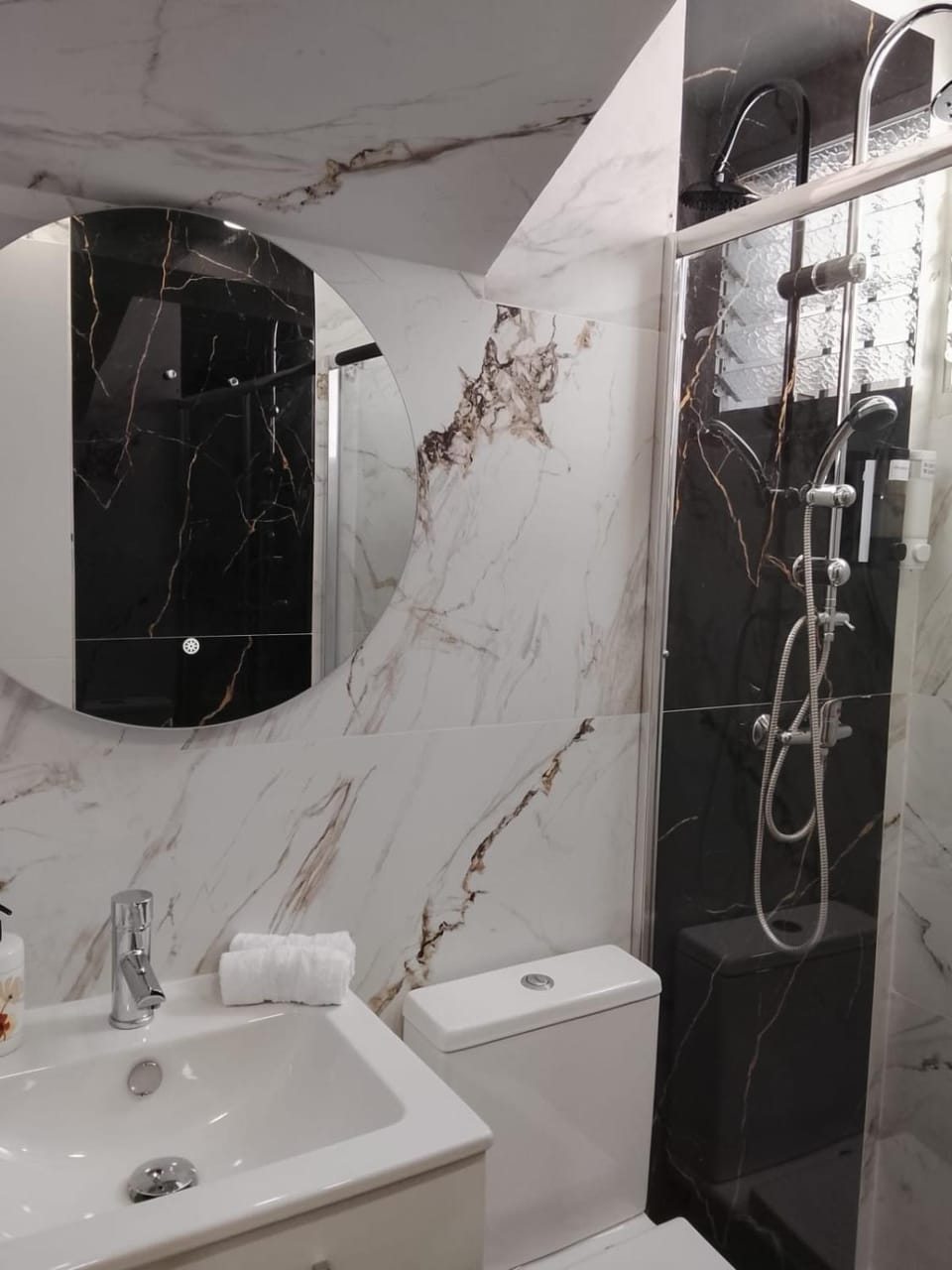 HcHOME Bed and Breakfast in Algeciras