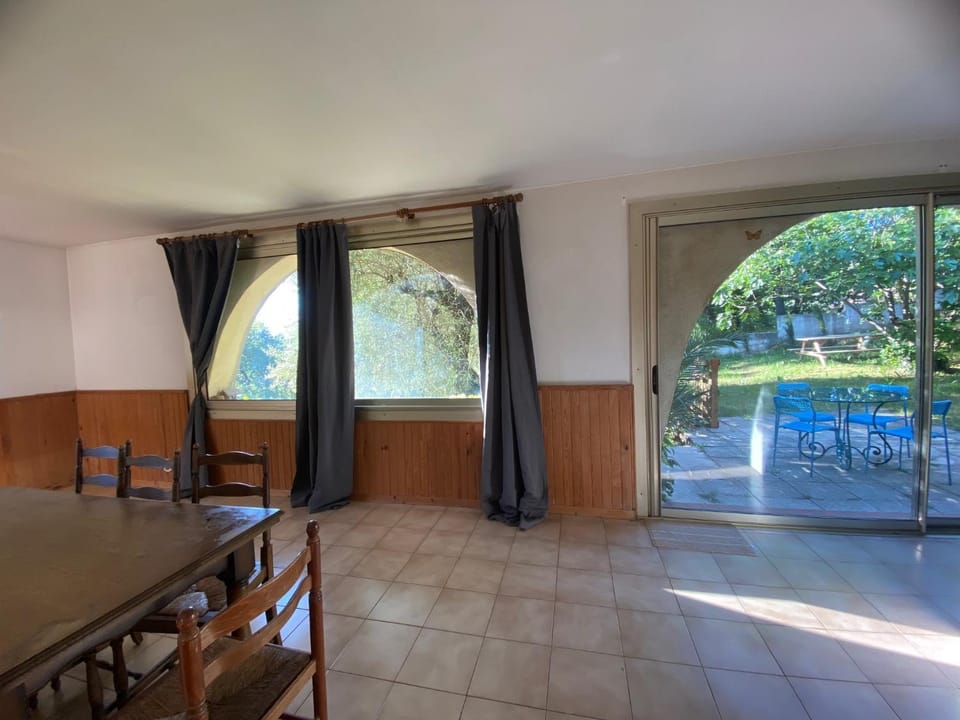 Dining area, Garden view