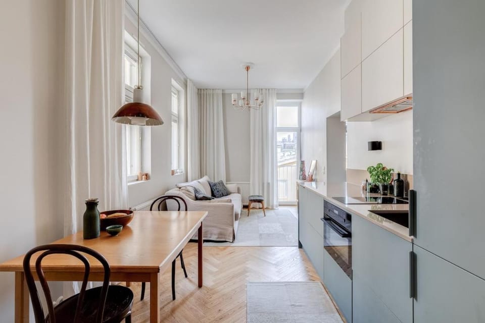 Heart of Helsinki Beautiful Pietarinkatu Apartment in Helsinki