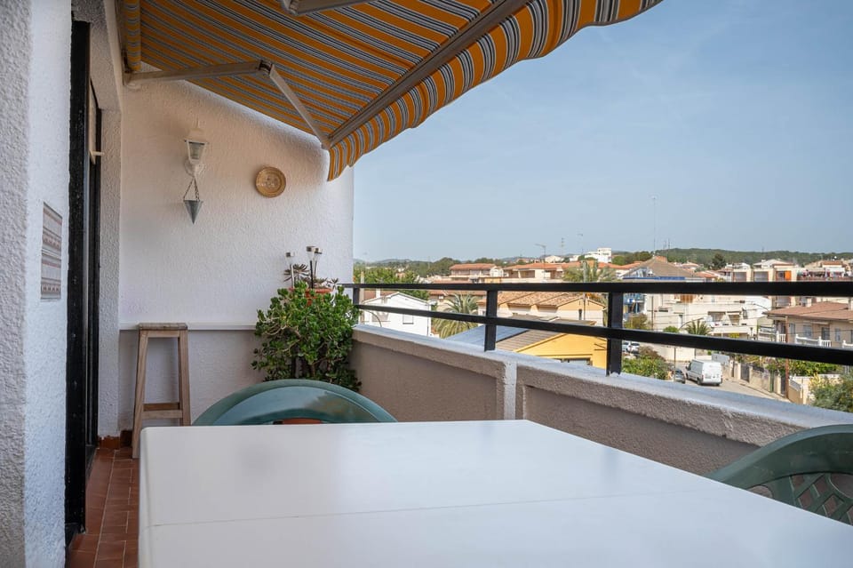 AT081 Apartamento con piscina a 12 min caminando de la playa Apartment in Creixell