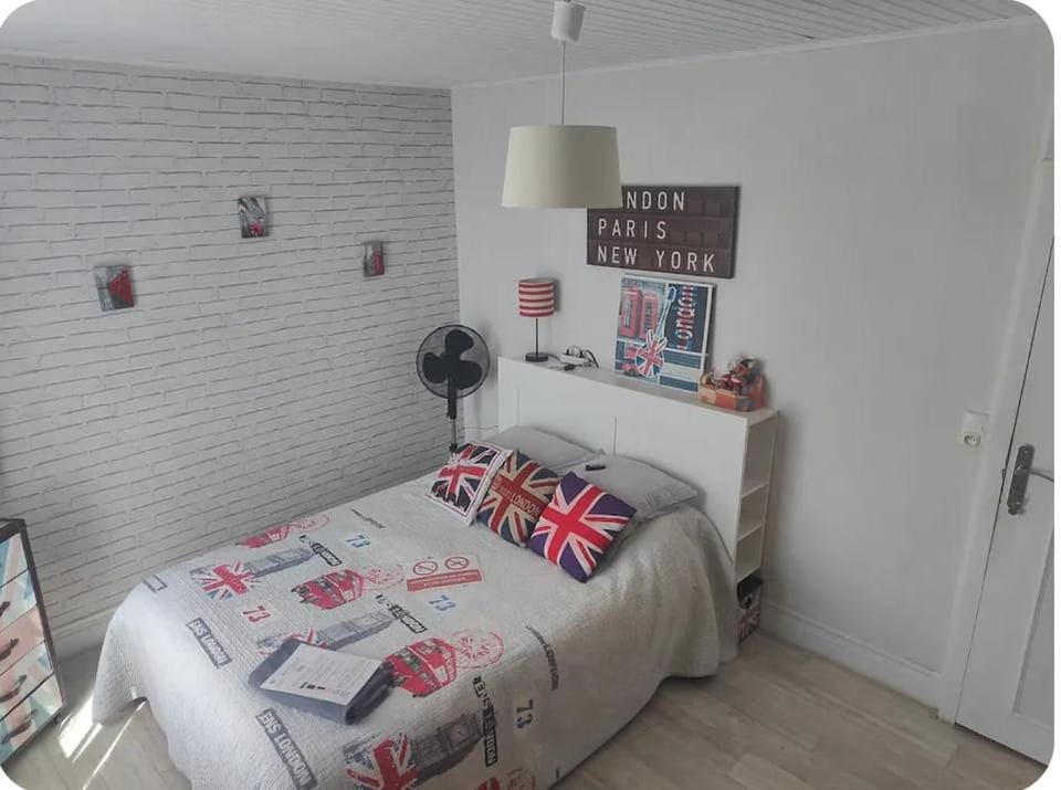 Bed, Photo of the whole room, Bedroom