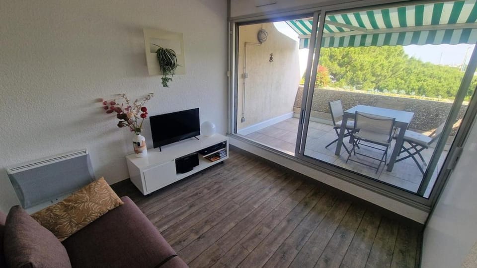 Port Camargue Getaway Parking et Pool Apartment in Le Grau-du-Roi