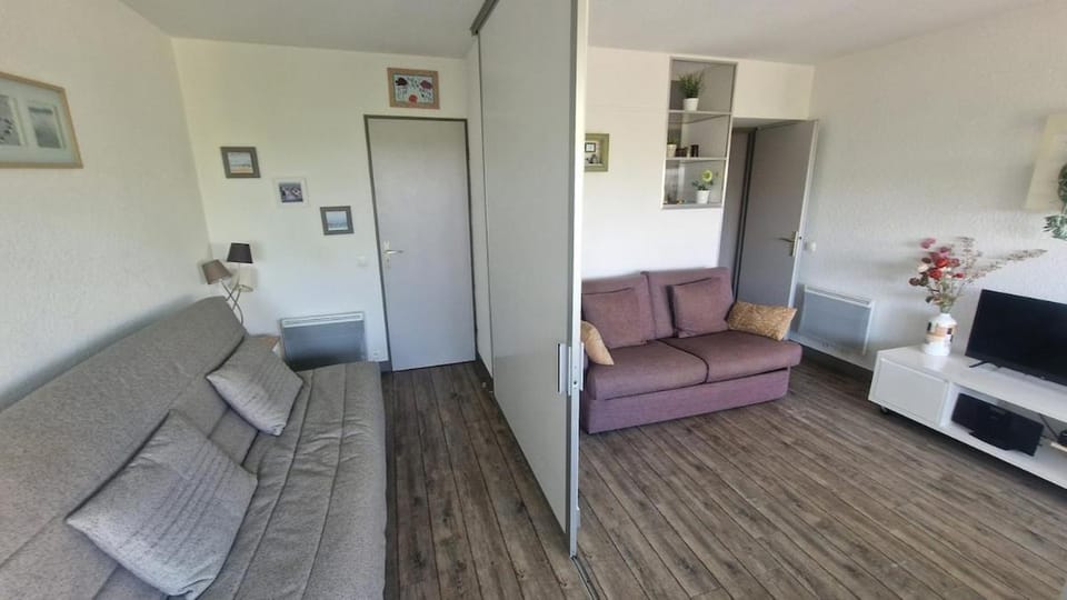 Port Camargue Getaway Parking et Pool Apartment in Le Grau-du-Roi