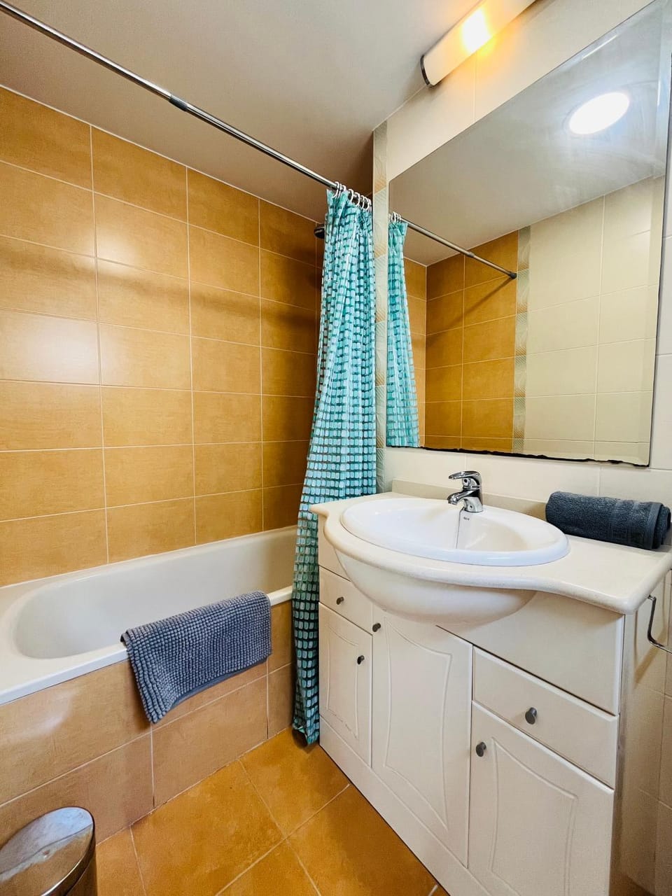 Bathroom, Bath