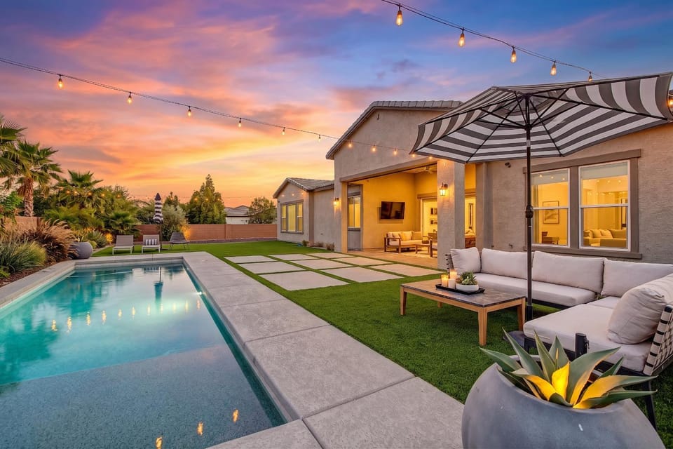 Property building, Patio, Day, Natural landscape, Garden, City view, Garden view, Pool view, Street view, Swimming pool, Sunset, Quiet street view, Inner courtyard view, sunbed