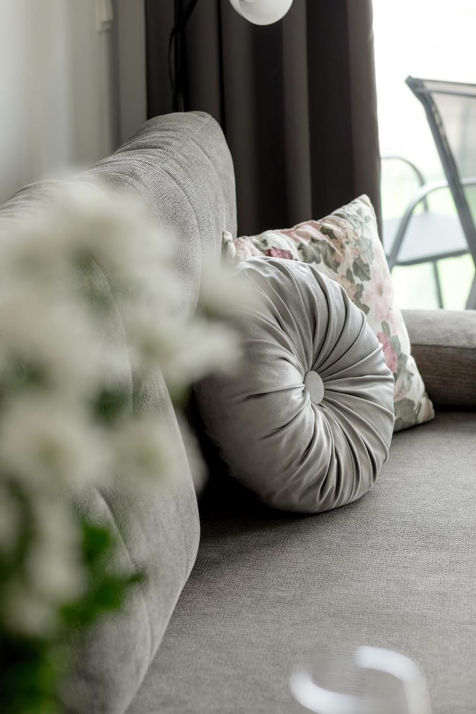 Bed, Living room, Photo of the whole room, Seating area, Bedroom