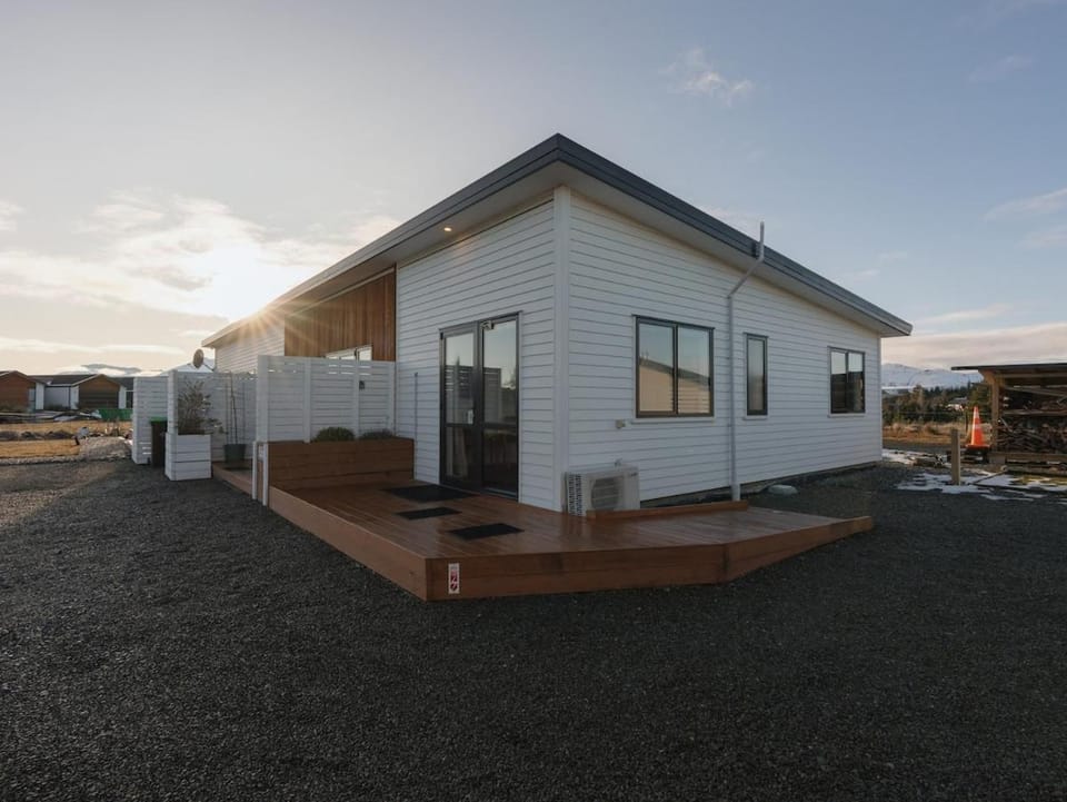 18Rodman 3-Bedroom newly furnished entire home House in Lake Tekapo