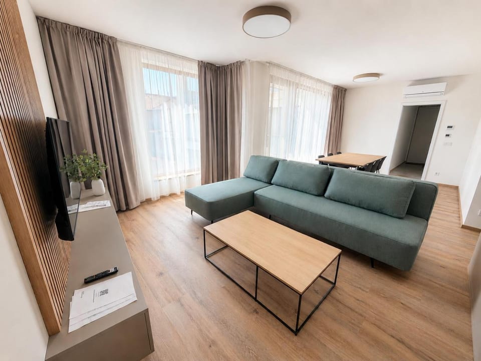 Communal lounge/ TV room, TV and multimedia, Seating area