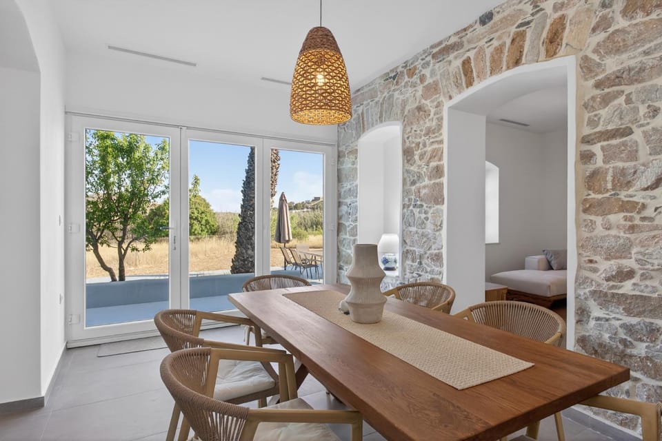 Seating area, Dining area, Garden view