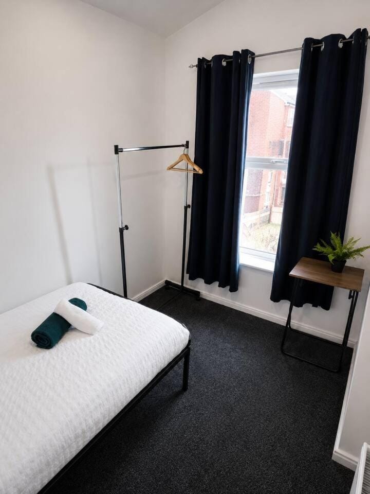 Spacious 4-Bed Home in St Helens Free Parking House in St Helens